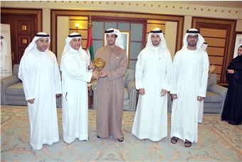 منصور بن زايد يكرم الفائزين بجائزة الإمارات للموارد البشرية في الحكومة الاتحادية