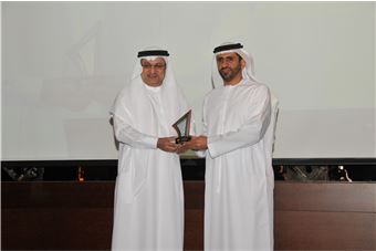 Ahmed Bin Humaidan reviews Smart Government features at the HR Club Forum