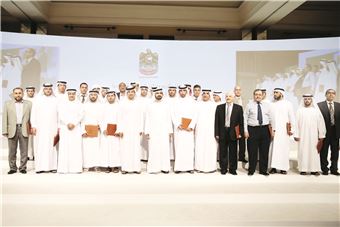 Mohammed bin Rashid honors outstanding Federal Government employees according to results of Performance Management System 2012